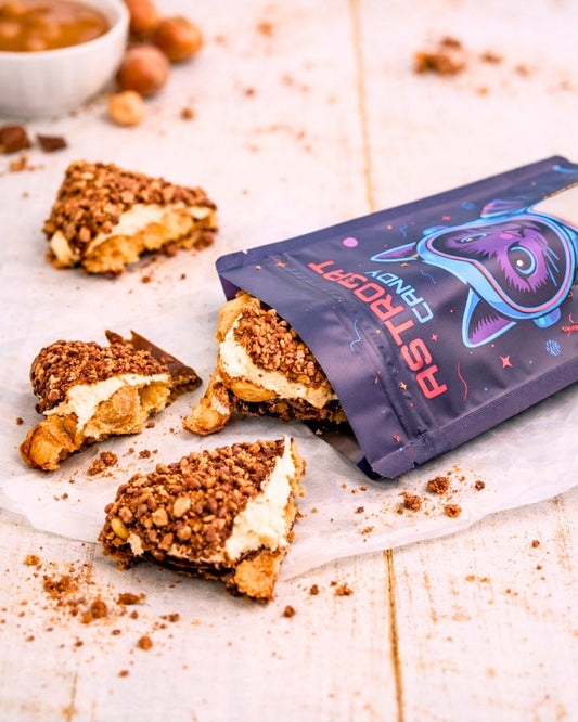 Gefriergetrocknete Maxischnitte in der Vorderansicht mit liegender Tüte, knusprig und hochwertig als Produktfoto dargestellt.