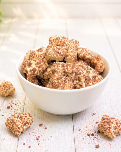 Gefriergetrocknete Crunchy Wunchy in einer Schüssel in der Vorderansicht, knusprig und hochwertig als Produktfoto dargestellt.