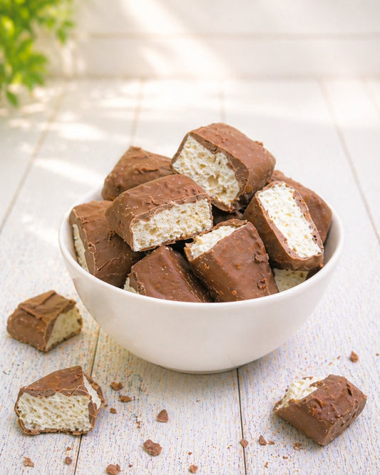 Gefriergetrocknete Milky Crunch in der Vorderansicht in der Schüssel, knusprig und hochwertig als Produktfoto dargestellt.